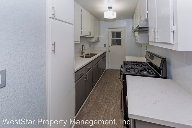 Building Photo - 753 Cerritos Ave