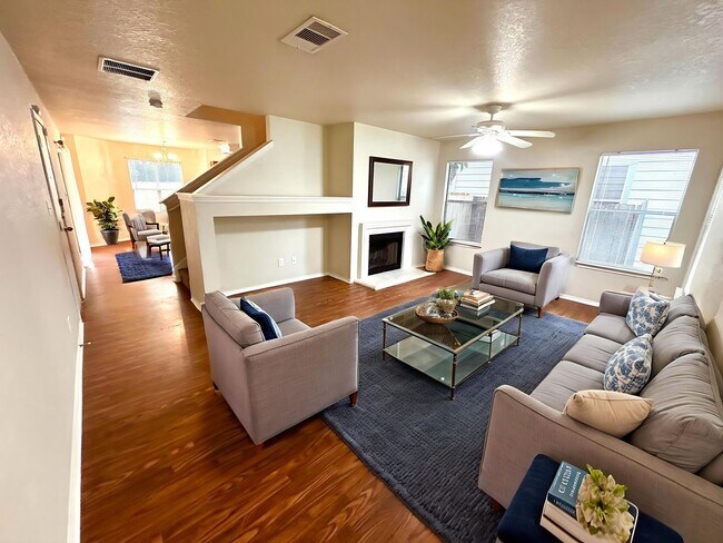 Building Photo - *MOVE IN SPECIAL* Charming 3-Bedroom Home ...