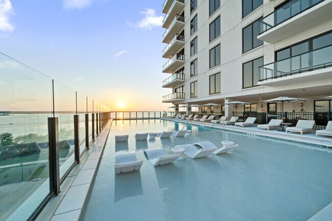 Building Photo - Thirty-One Eleven Sunset