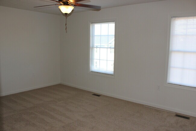 Foto del edificio - 1476 Taylor Grove Ln