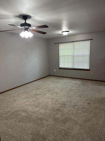 Foto del edificio - 879 N Storer Ave