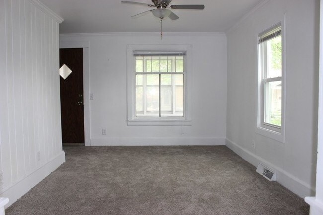 Building Photo - 1205 3rd St NE