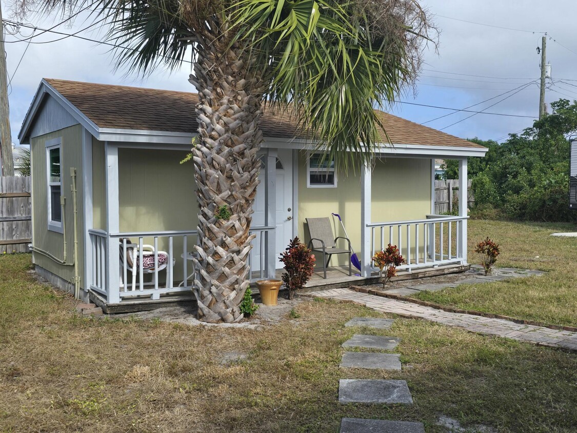 Primary Photo - 513 Greynolds Cir