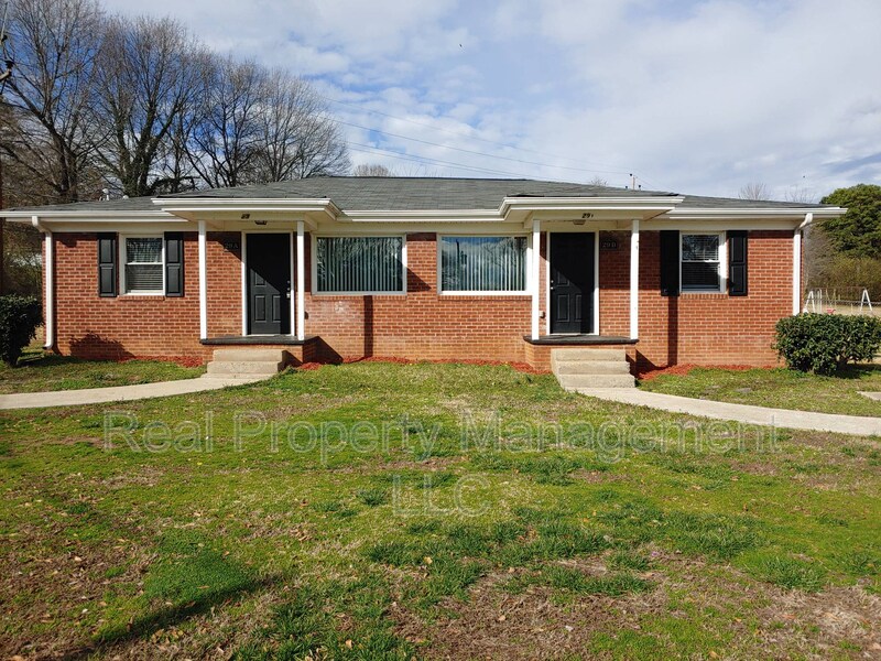 Primary Photo - 29 Henderson Ave