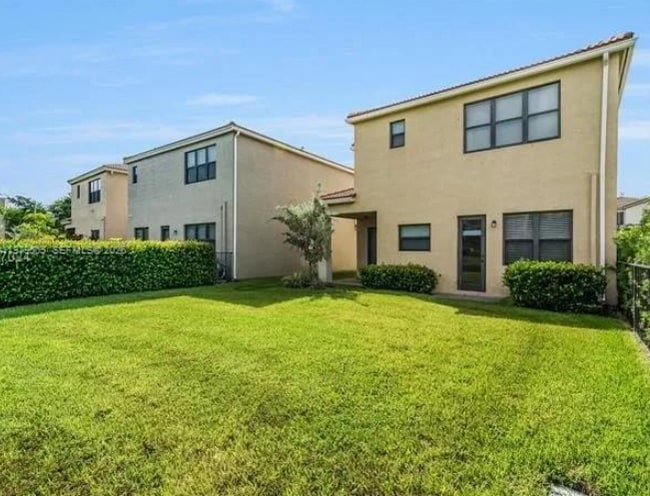 Building Photo - 965 NE 193rd Ter