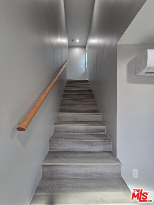 Building Photo - 5353 S Harcourt Ave