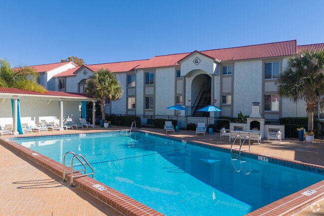 Resort-Style Pool - Mirabella