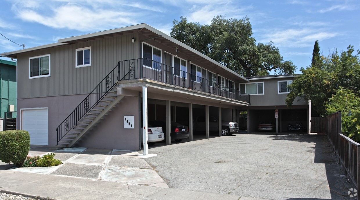 Primary Photo - 1151 Davis St