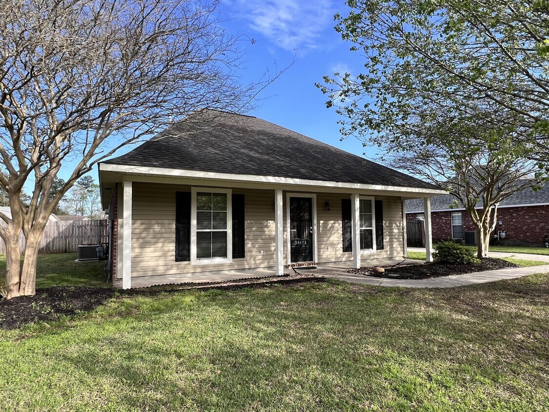 36172 Norfolk Dr, Denham Springs, LA 70706 House Rental in Denham