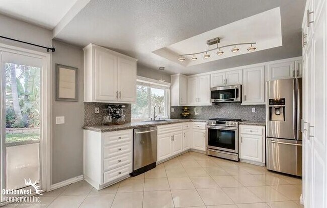 Foto del edificio - Beautiful 3Bdm 2Ba Unfurnished Home with Lush Backyard in Vista!