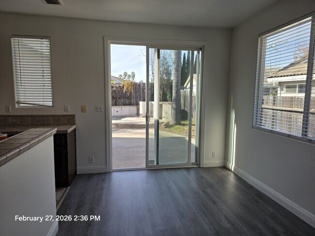 Building Photo - 6905 Loheit Way