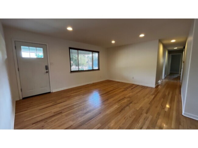 Foto del edificio - Welcome to this Colorado Springs charmer i...