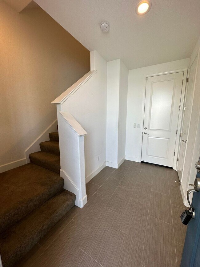 Foto del edificio - 3-Bedroom Condo with Modern Finishes and G...