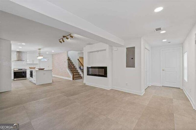 Building Photo - 2933 5th St SW