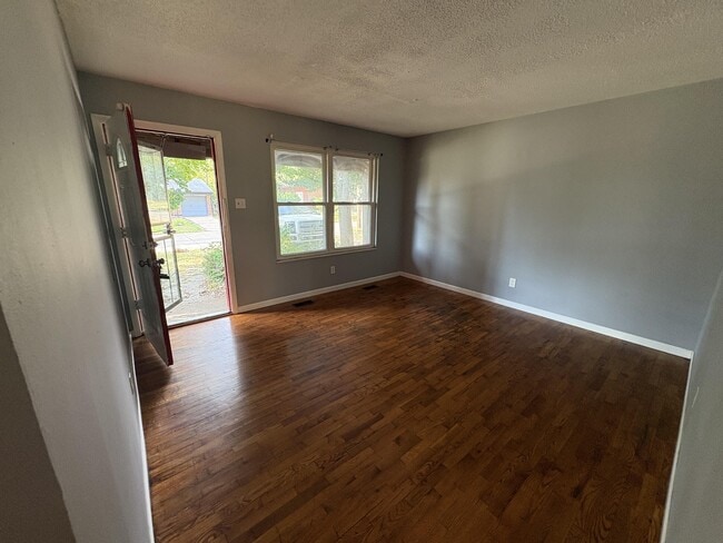 Building Photo - 2519 Baroness Dr