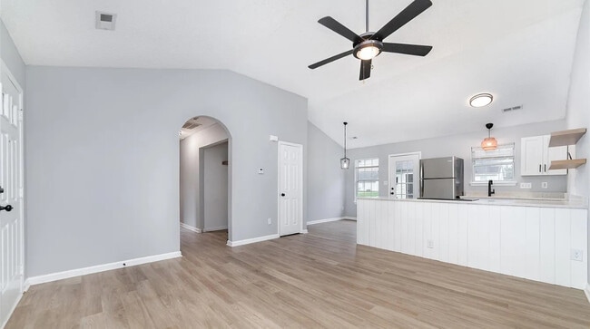 Foto del edificio - Reese Fur