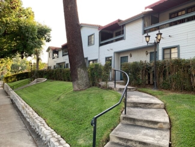 Photo - 1255 N Los Robles Ave Apartment