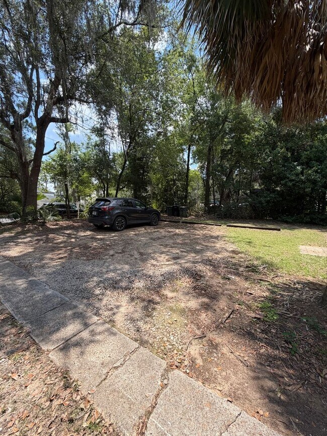 Foto del edificio - 3/1 Located in the Heart of Tallahassee Florida. Available NOW