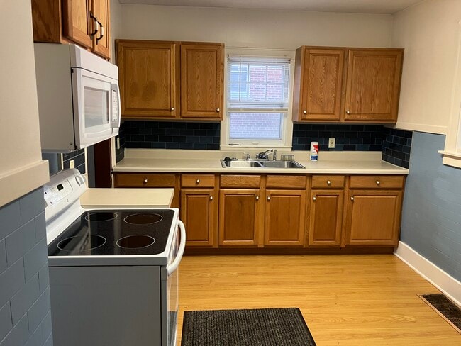 Kitchen - 222 N Court St