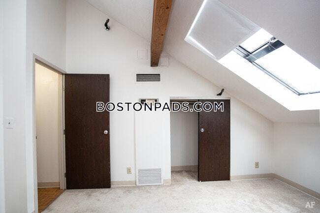 Primary Photo - 131 Seaport Boulevard