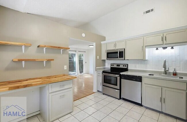 Foto del edificio - 664 Windhaven Dr