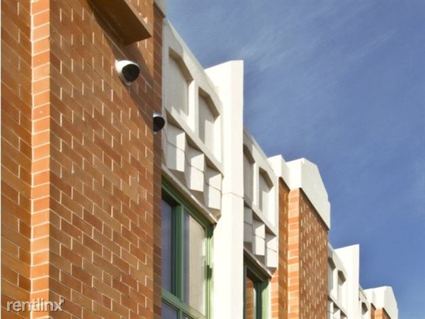 Building Photo - 500 N Santa Rosa St