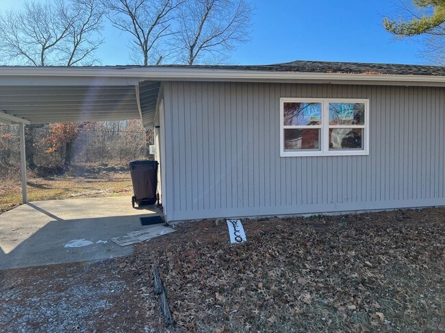 Building Photo - 2504 E Oakbrook Dr