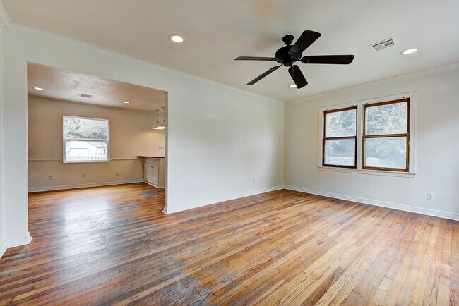 Building Photo - 408 W Daws St