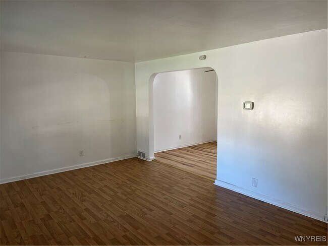 Foto del edificio - 61 Lynncrest Terrace