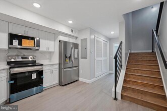 Building Photo - 2405 Ridge Ave