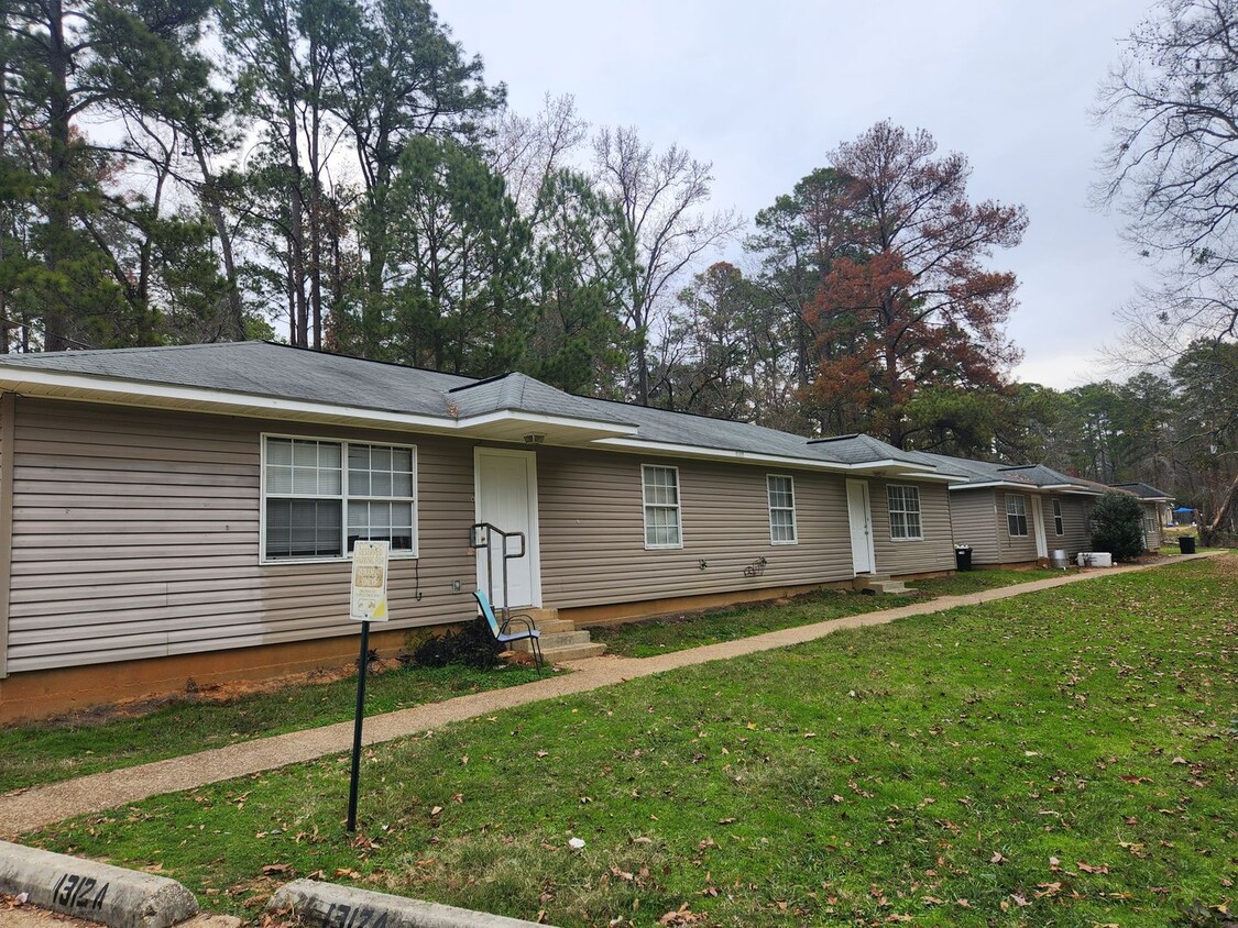 Primary Photo - 2 Bed 2 Bath Duplex with Stained Concrete ...