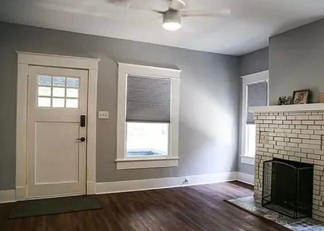 Entryway - 515 W Agarita Ave