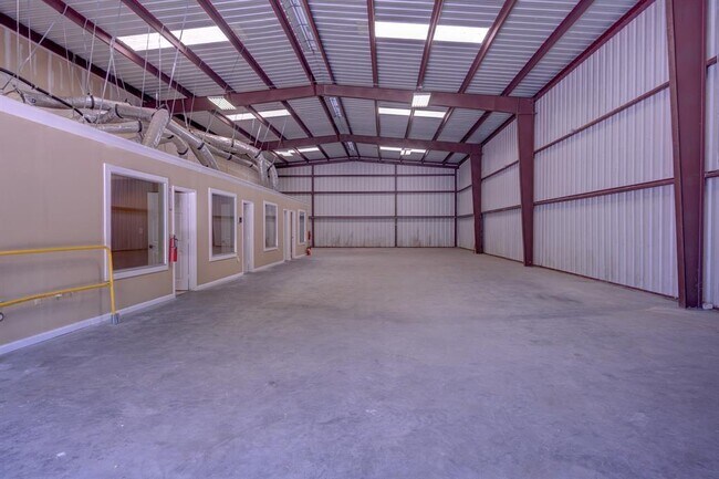 Building Photo - 914 Oak Glen Dr