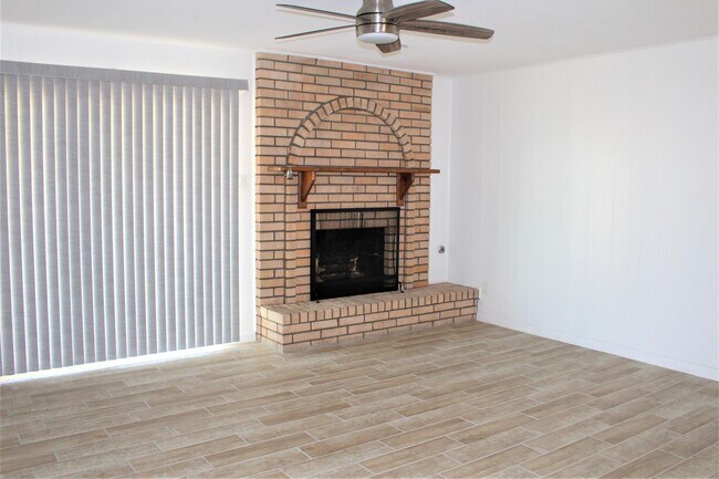Building Photo - 10833 Cardigan Dr