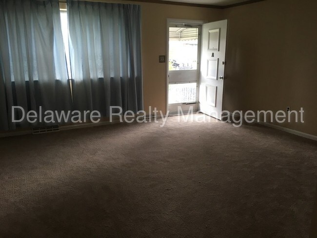Building Photo - A spacious 3 bedroom, 1 bath ranch