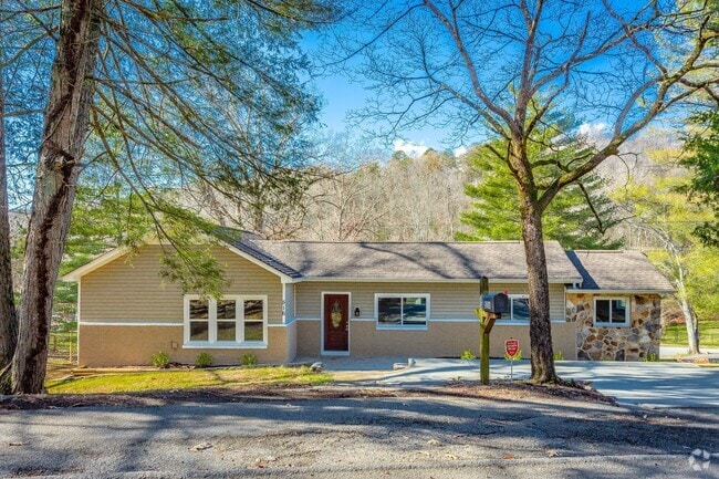 Building Photo - 516 Hedgewood Dr