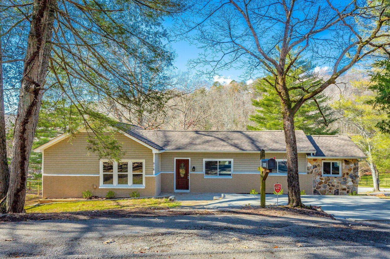 Foto principal - 516 Hedgewood Dr
