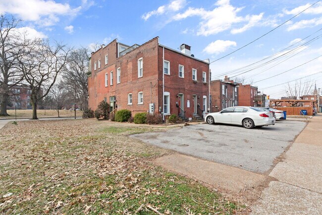 Building Photo - 2005 Lynch St