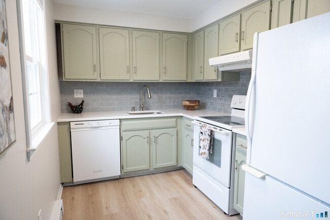 Building Photo - 85 N Main St