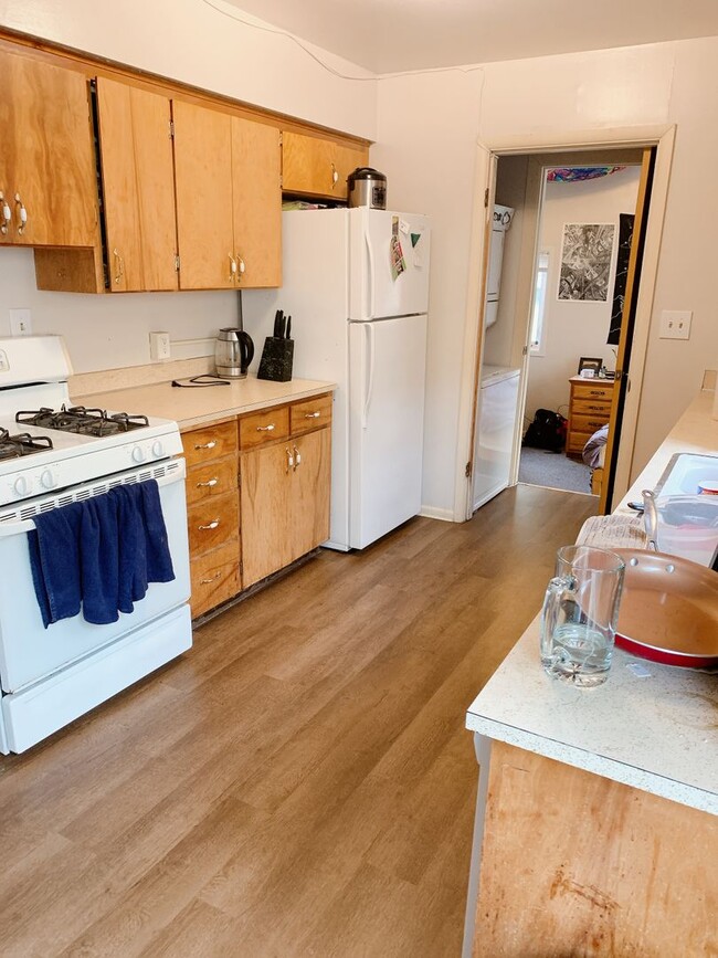Building Photo - 4 bdrm/1bath house in Happy Valley near So...