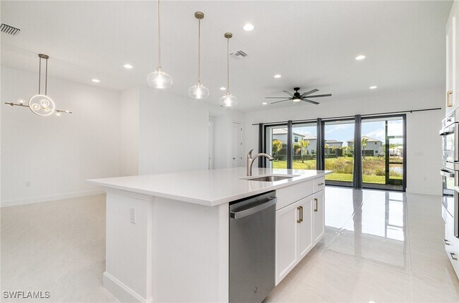 Foto del edificio - 20463 Estero Xing Blvd