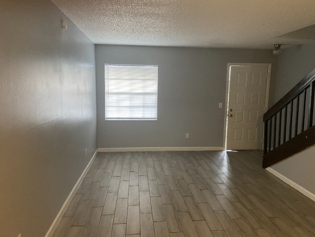 Building Photo - 4871 W McElroy Ave