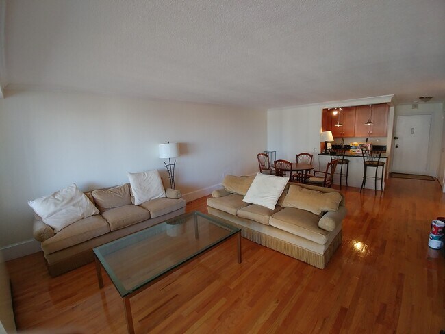 Foto del edificio - 2 Hawthorne Pl