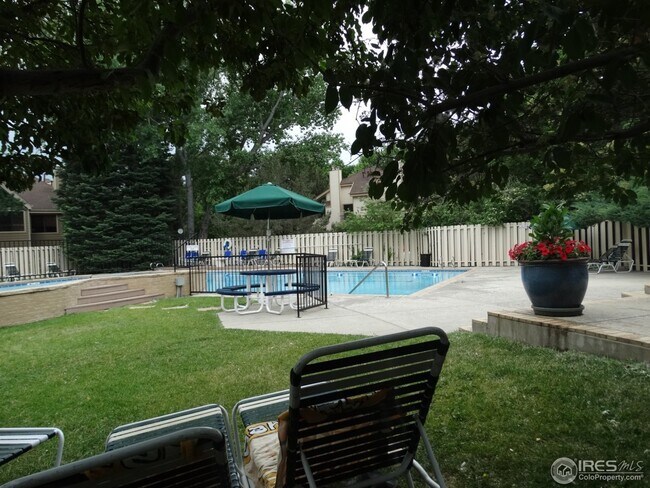 Foto del edificio - 4879 White Rock Cir