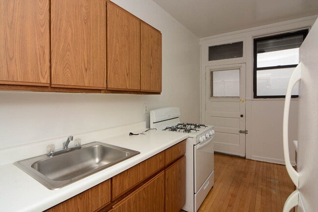 Foto del edificio - 822 W Waveland Ave
