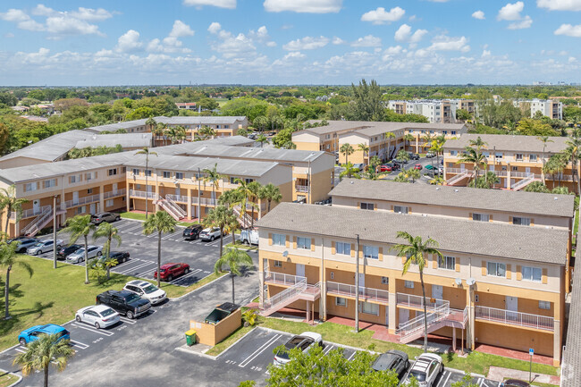 Building Photo - Groves At Kandall Lakes