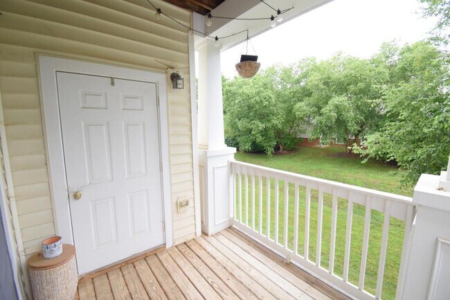 Foto del edificio - 16423 Golden River Ln