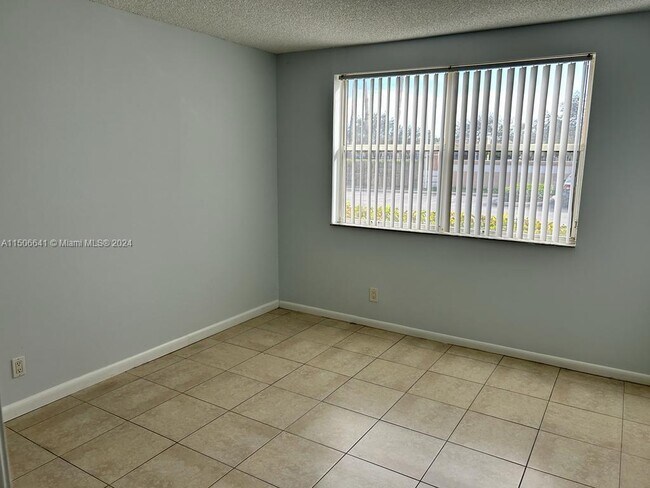 Building Photo - 8977 Wiles Rd