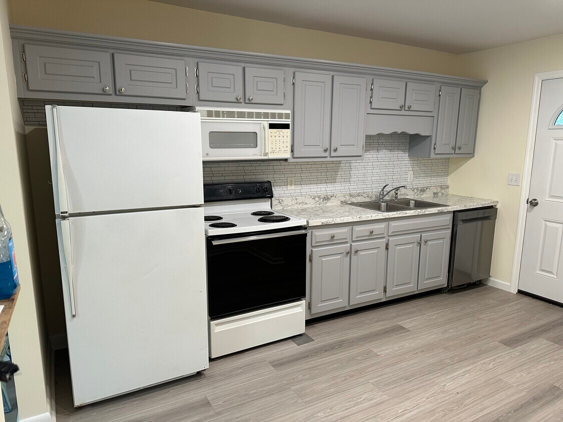 kitchen - 9339 Lancer Ln