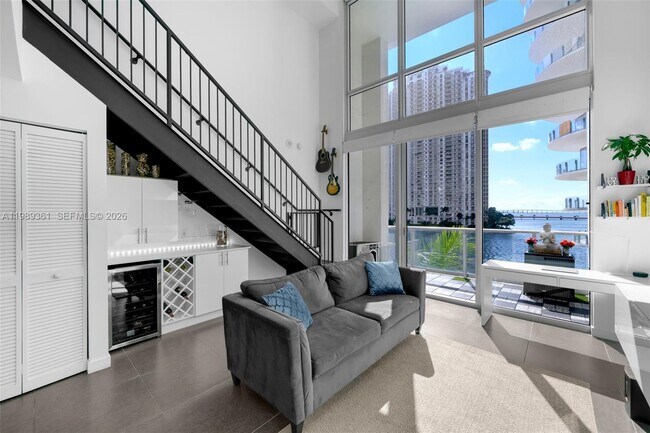 Foto del edificio - 300 S Biscayne Blvd